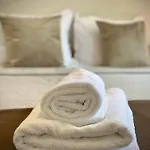 Centre Bright & Cozy For 4 Persons Апартамент *