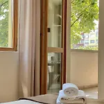 Centre Bright & Cozy For 4 Persons Апартамент