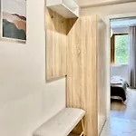 Centre Bright & Cozy For 4 Persons Апартамент