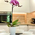 Centre Bright & Cozy For 4 Persons Апартамент Стара Загора