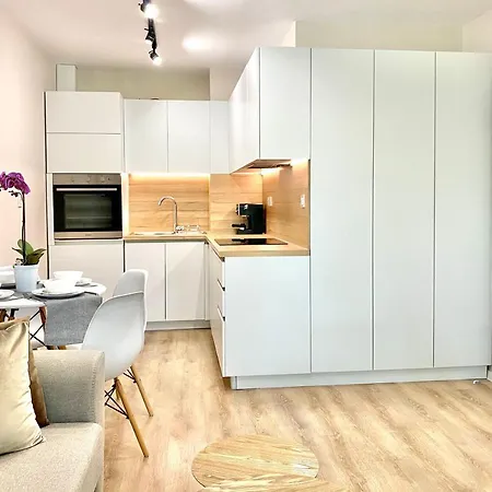 Centre Bright & Cozy For 4 Persons